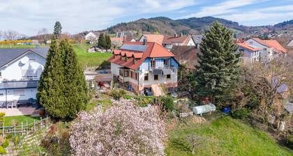 Appartement « Haus Gertrud » avec vue sur la montagne, terrasse commune et Wi-Fi