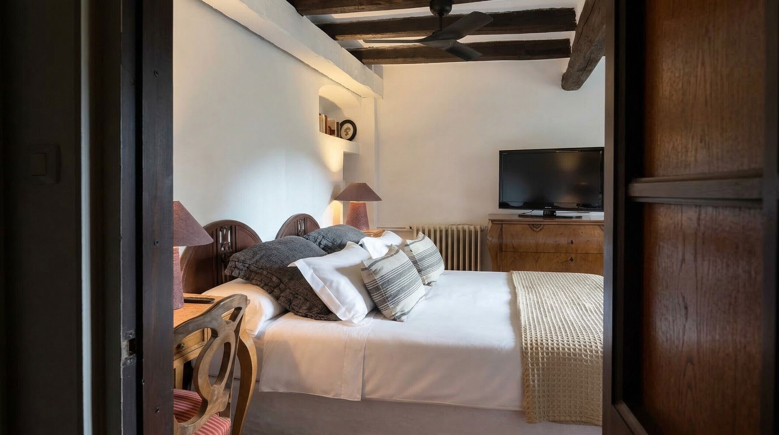 4 chambres, fer et planche à repasser, Wi-Fi