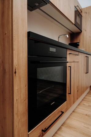 Full-size fridge, microwave, oven, stovetop - KitzSki Living (Kitzbühel)