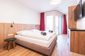 Estudio | Escritorio, espacio para trabajar con laptop y wifi gratis