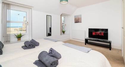 Charming 1-Bed Coastal Cottage by Holiday Homes