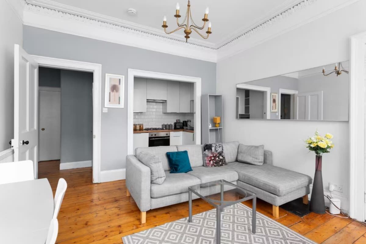 Televisión y oficina 