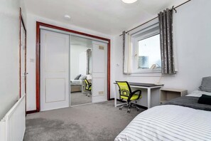 4 Schlafzimmer, Bügeleisen/Bügelbrett, WLAN, Bettwäsche