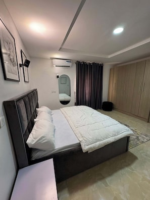 Deluxe Room, Balcony, City View | Desk, laptop workspace, blackout drapes, soundproofing