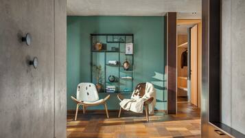 Panoramic Apartment, Balcony, Mountain View | Interior