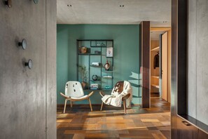 Panoraamahuoneisto, parveke, vuoristonäköala | Sisätilat