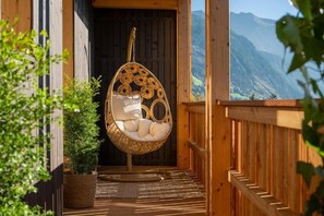 Panoramic-Apartment, Balkon, Bergblick | Unterkunftsgelände