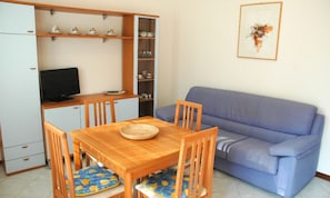วิลล่า, 2 ห้องนอน, ลานระเบียง, วิวสวน | ห้องนั่งเล่น
