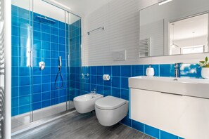 Hair dryer, towels, soap, toilet paper - Cozy apartment close Sorrento 1 BR up to 3 sleeps. Beach 10 min walking distance (Meta)