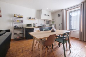 Dining - Holiday Home “La Perle Rosée” with Private Terrace, Wi-Fi, and Air Conditioning (Azerat)