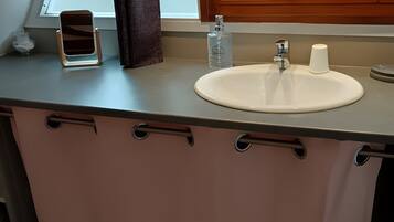 Douche, serviettes fournies