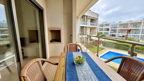 Outdoor dining - PORTIMÃO SHINE WITH POOL by HOMING (Portimão)