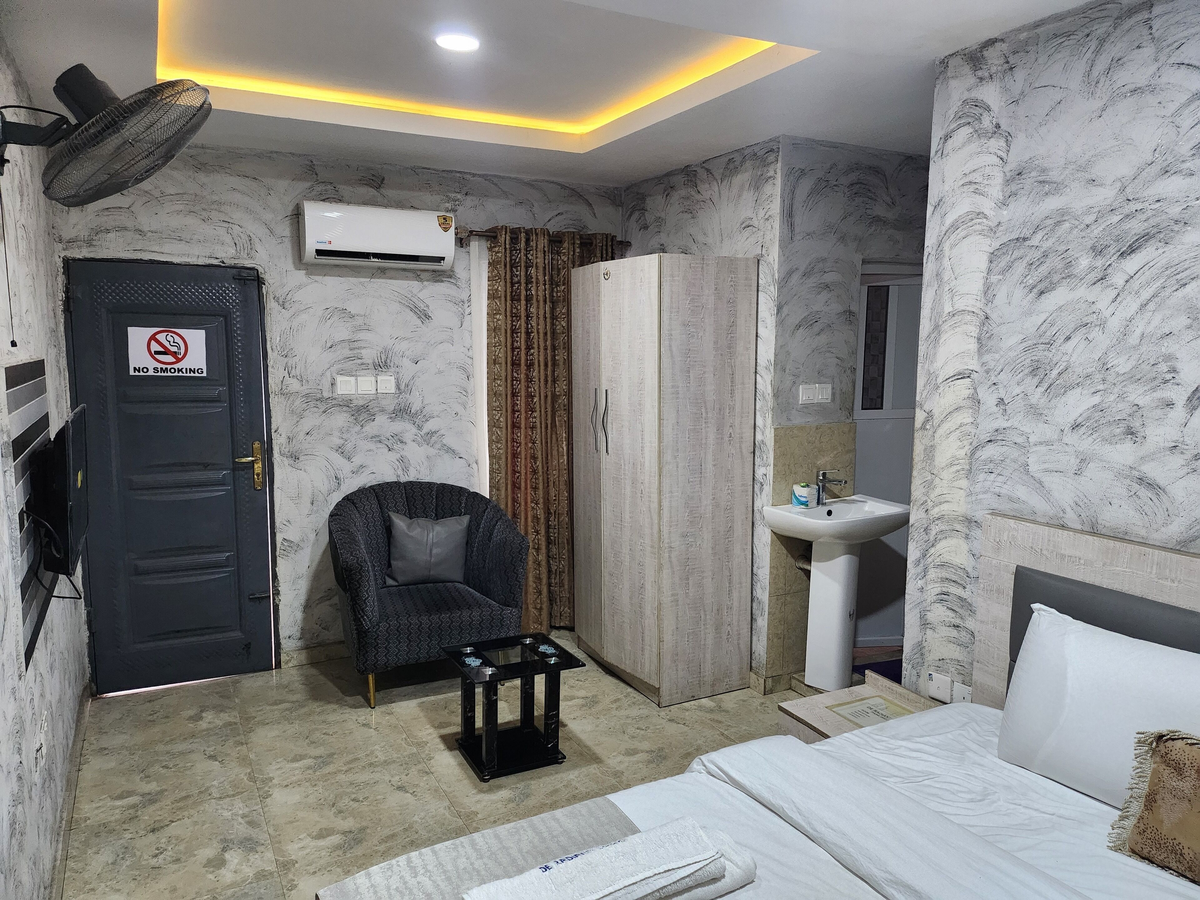 Deluxe Studio, Balcony