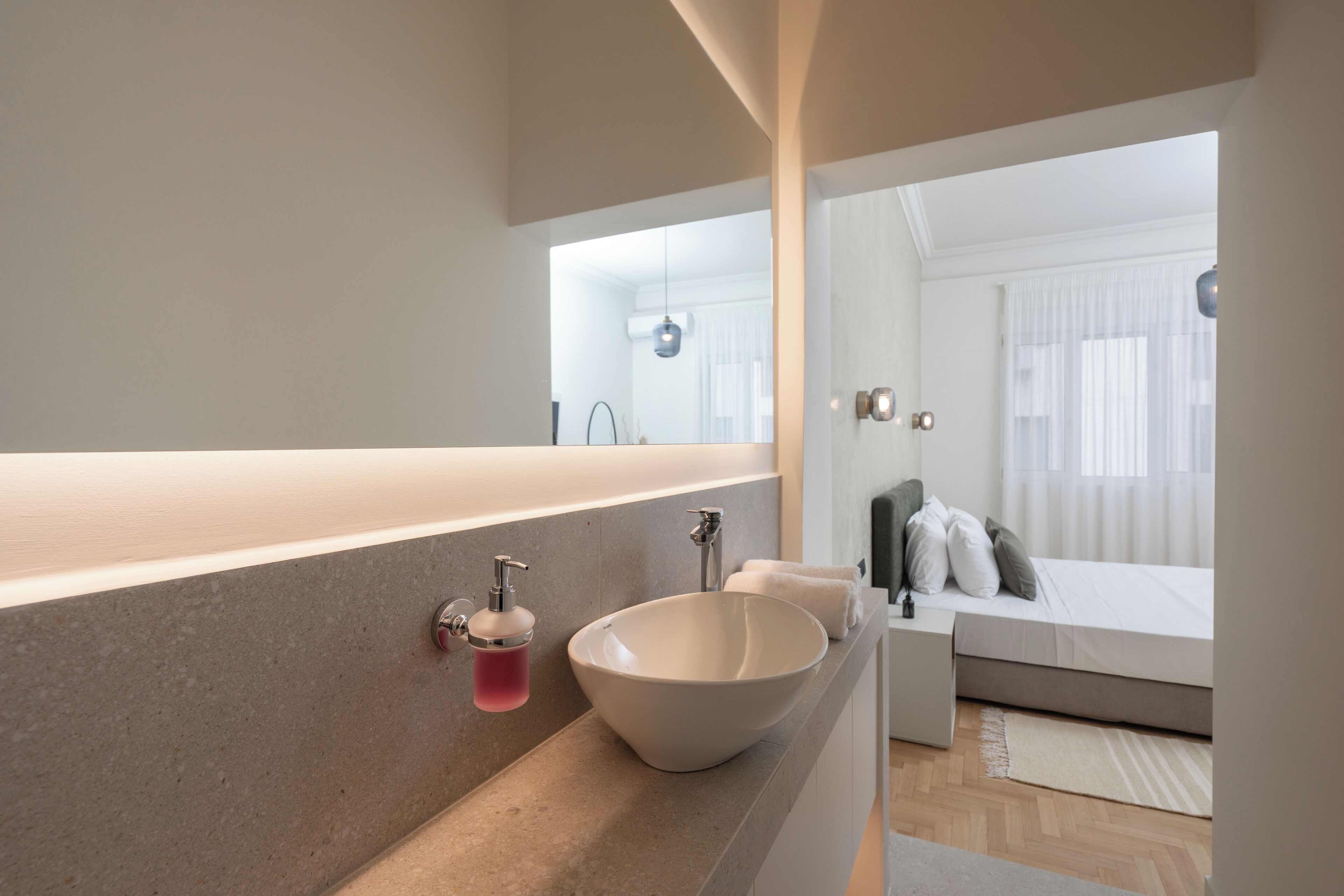 4 bedrooms, iron/ironing board, Internet, bed sheets