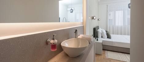 4 chambres, fer et planche Ă repasser, accĂšs Internet, draps fournis