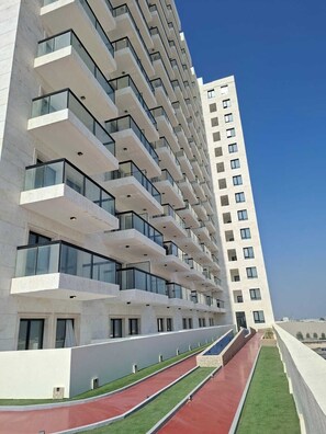 Exterior - Close to Jabel Ali free zone easy access to Dubai and Abu Dhabi (Dubai)