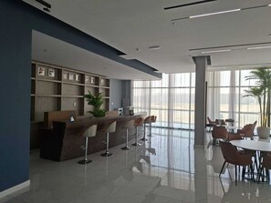 Lobby - Close to Jabel Ali free zone easy access to Dubai and Abu Dhabi (Dubai)