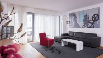 Appartamento Superior, balcone | Biancheria da letto ipoallergenica, una scrivania, insonorizzazione