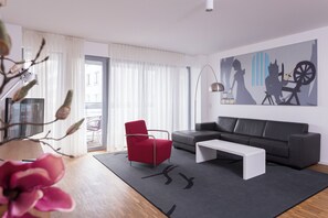 Superior Apartment, Balcony | Hypo-allergenic bedding, desk, soundproofing, iron/ironing board - Grimms Berlin Mitte (Berlin)