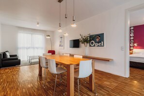 Deluxe Apartment, Balcony | Hypo-allergenic bedding, desk, soundproofing, iron/ironing board - Grimms Berlin Mitte (Berlin)