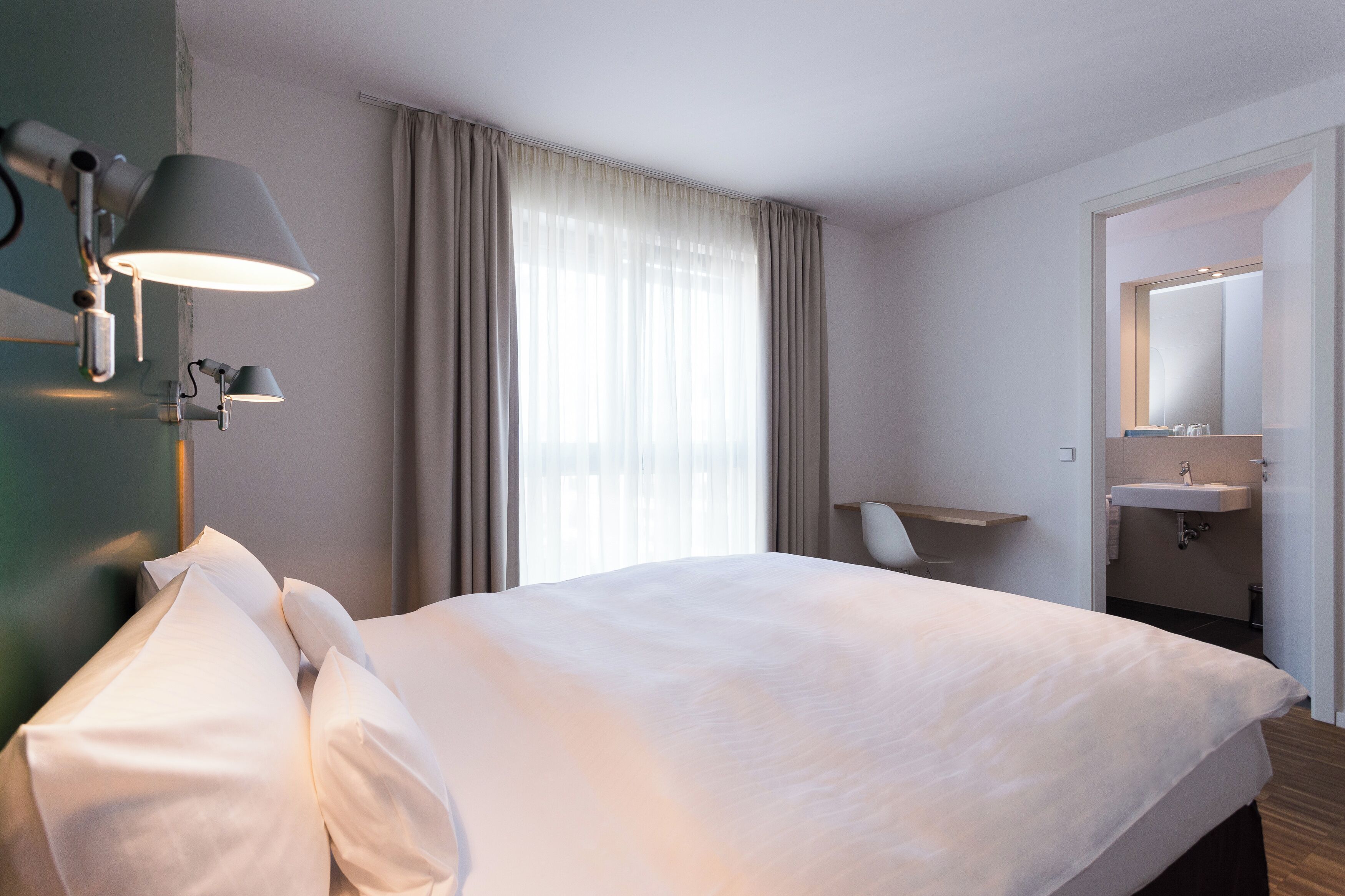 Comfort-íbúð - svalir | Ofnæmisprófaður sængurfatnaður, skrifborð, hljóðeinangrun