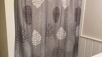 Séchoir à cheveux, serviettes fournies