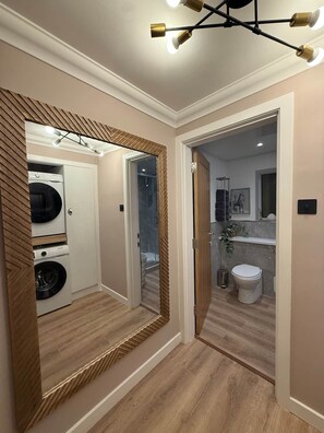 Hårtork och handdukar