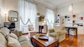 Apartamento, 1 quarto, para não fumantes | Área de estar | TV de tela plana