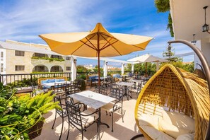 Unclassified image, 4 of 14, button