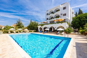 Unclassified image, 2 of 14, button