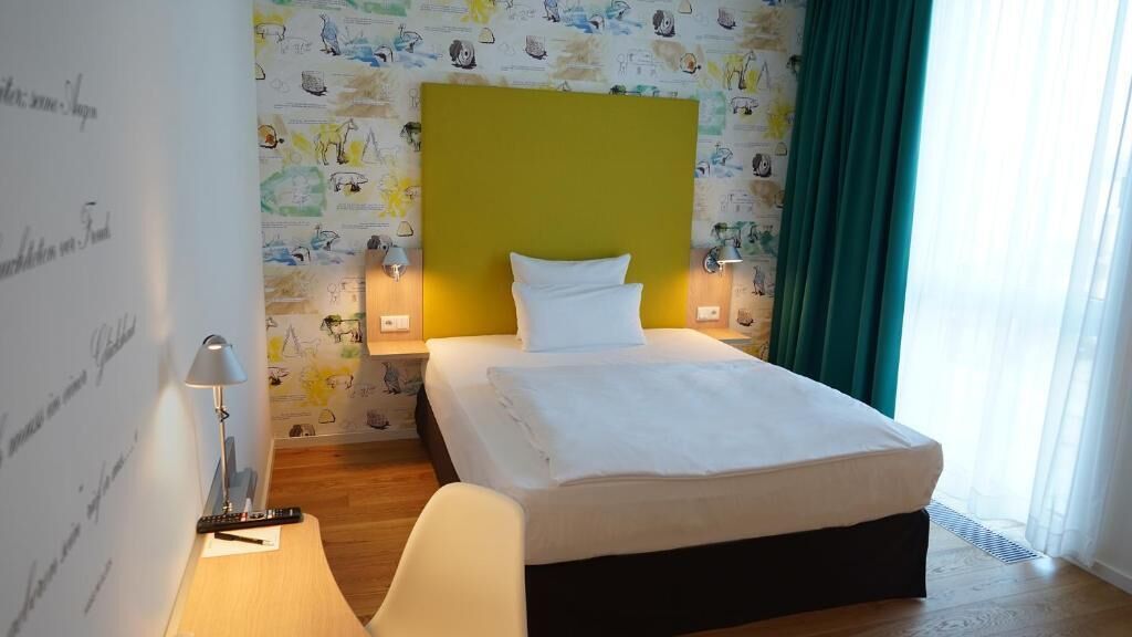 In-room safe, desk, soundproofing, free WiFi