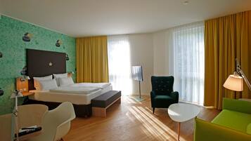 Caja de seguridad en la habitación y escritorio