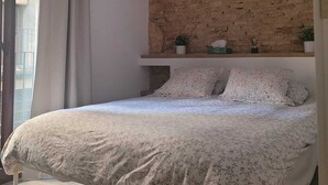 1 室のベッドルーム、アイロン / アイロン台、旅行用ベビーベッド、WiFi (無料)