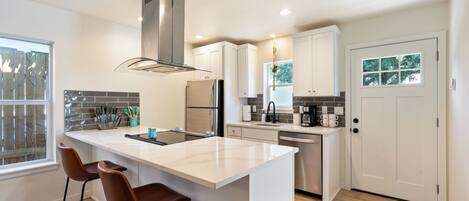 Microwave, oven, dishwasher, coffee/tea maker