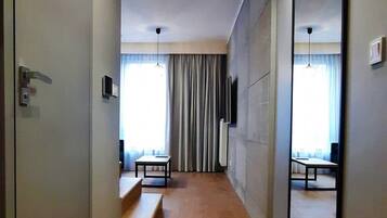 (313) Two-Level Apartment with 2 Bedrooms | Individually furnished, desk, laptop workspace, soundproofing