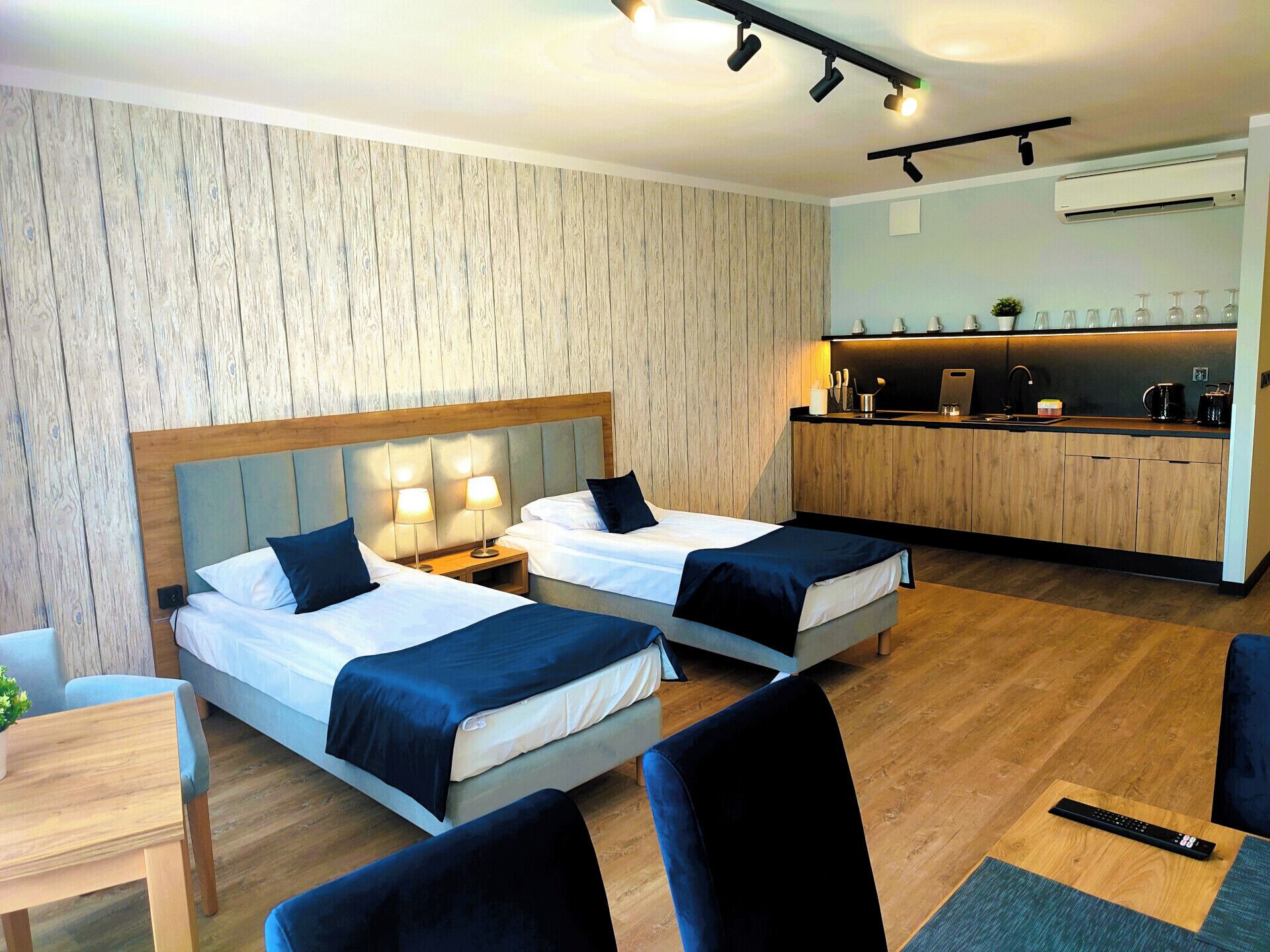 (215) Apartment with 2 Bedrooms | Makan di kamar