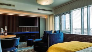 (309) Two-Floor Apartment with Private Hot Tub | Television