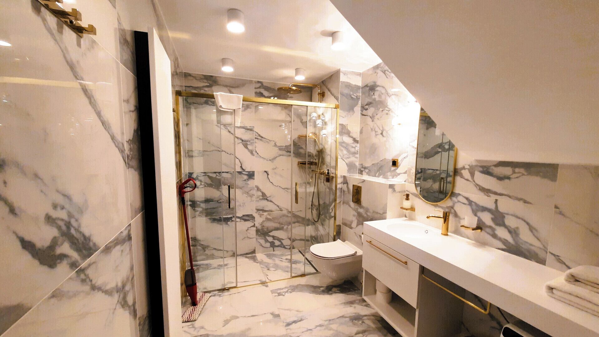 (309) Two-Floor Apartment with Private Hot Tub | Bathroom | Hair dryer, towels, soap, shampoo