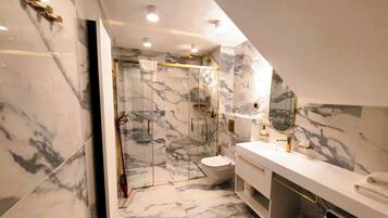 (309) Two-Floor Apartment with Private Hot Tub | Bathroom | Hair dryer, towels, soap, shampoo