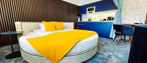 (309) Two-Floor Apartment with Private Hot Tub | Dilengkapkan perabot secara berasingan, meja, ruang kerja komputer riba