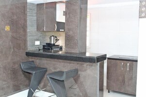 Refrigerador, horno, placa de cocina, lavavajillas