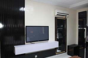 Habitación Deluxe, balcón, vistas a la ciudad | Interior