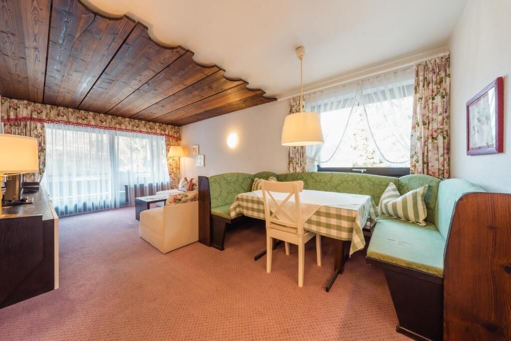 Family Suite, Mountain View | Living area