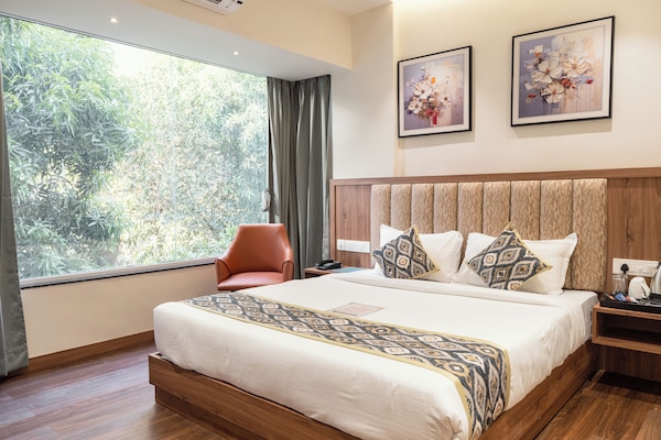 Quarto luxo | Wi-Fi de cortesia, roupa de cama