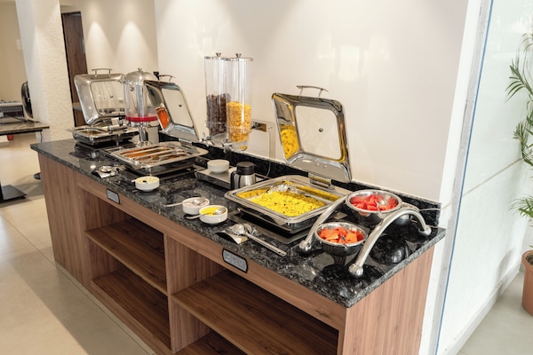Café da manhã continental todos os dias mediante uma taxa