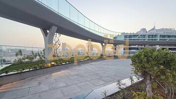 Leilighet, balkong, byutsikt | Overnattingsstedets uteområder