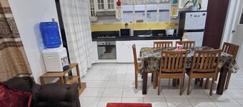 雙層房屋附寬敞陽台  