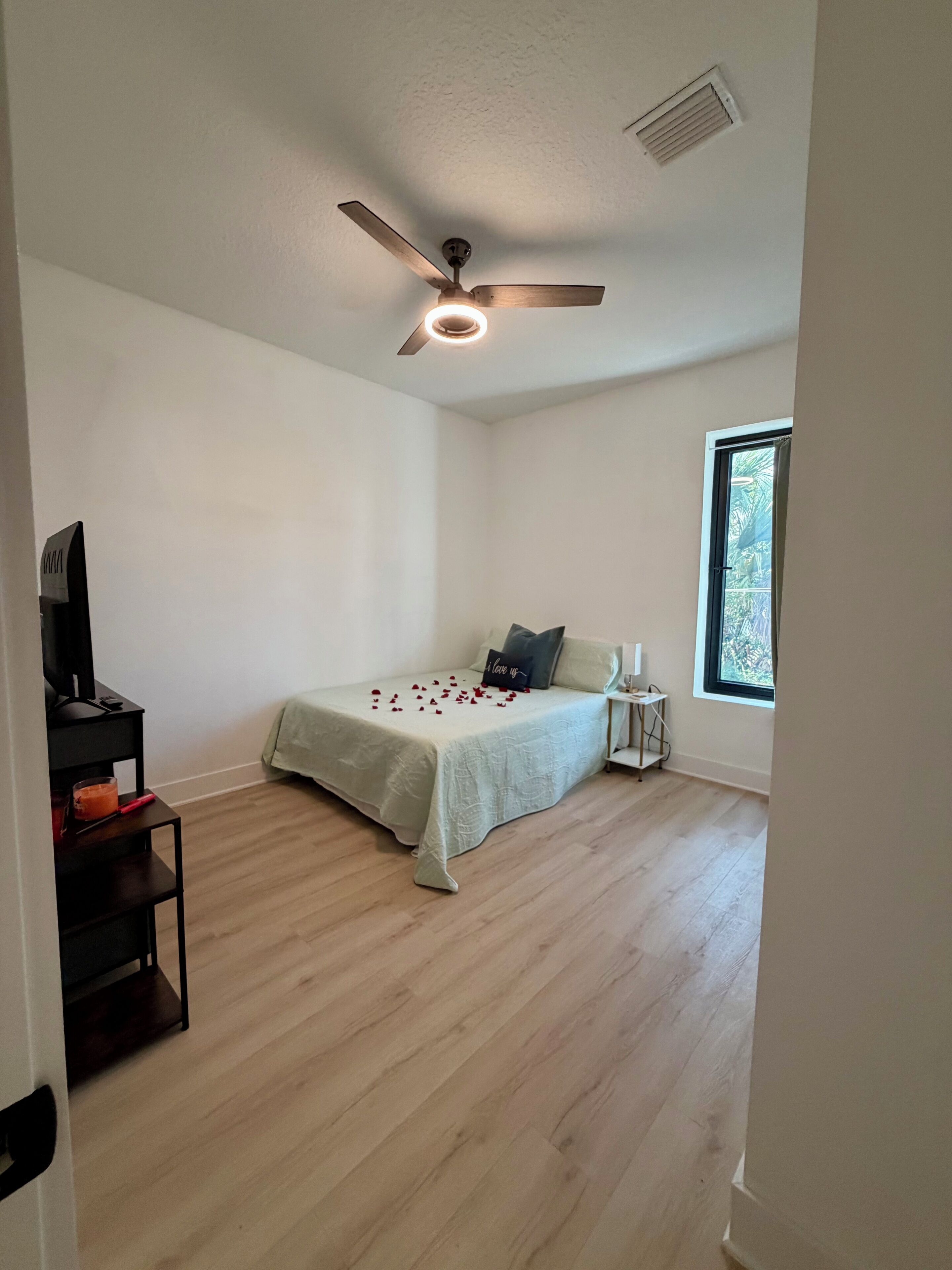 2 bedrooms, WiFi (free), bed sheets