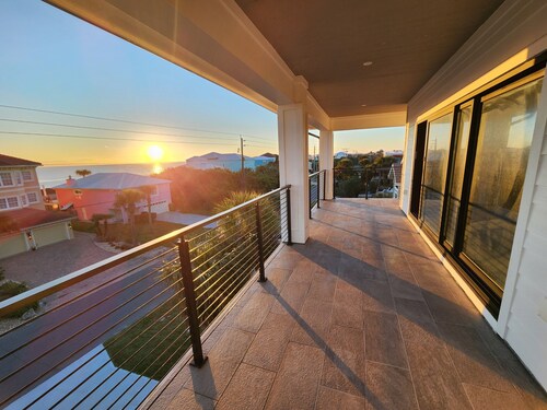 Luxury New Beachfront Home Steps to Sand