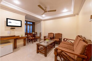 Basic Studio Suite | Desk, free WiFi - Mayur Hotel (Guwahati)